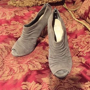 Suede peep toe pumps/booties