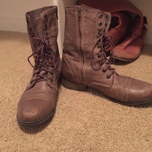Combat boots