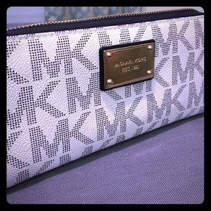 Michael Kors Jet Set Wallet, like new condition!