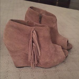 Steven by Steve Madden taupe peep toe wedge bootie