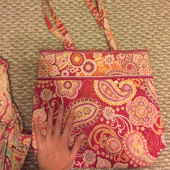 Vera Bradley bundle. Tote and messenger/diaper bag - Picture 3 of 4