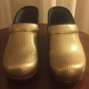 Dansko pro XP Clog, size 38 Gold.