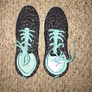 Girls justice sneakers