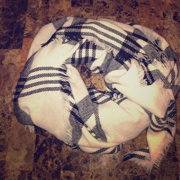 Heavyweight checker scarf/wrap