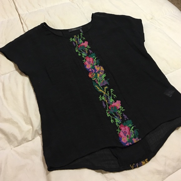❌SOLD❌Black Embroidered Top
