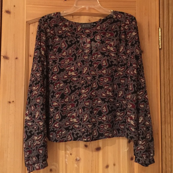 Beautiful Long Sleeved Peacock Print Blouse