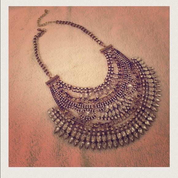 Vintage Style Statement Necklace - Picture 3 of 4