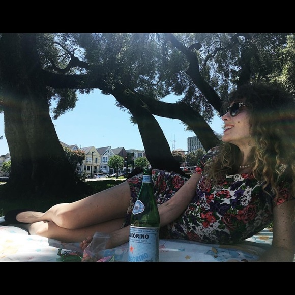 Meet your Posher, Ariana - Picture 2 of 2