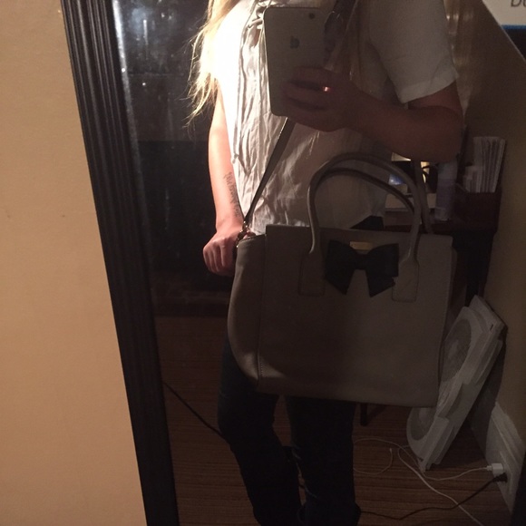 Kate Spade tan tote with black bow ❤️ - Picture 3 of 4