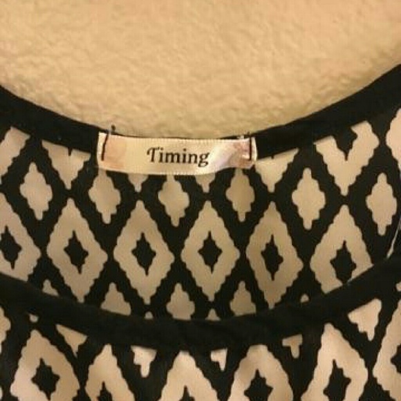 Pattern Crop Top - Picture 2 of 3
