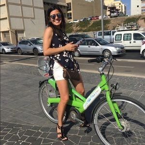 Meet your Posher, Daphna