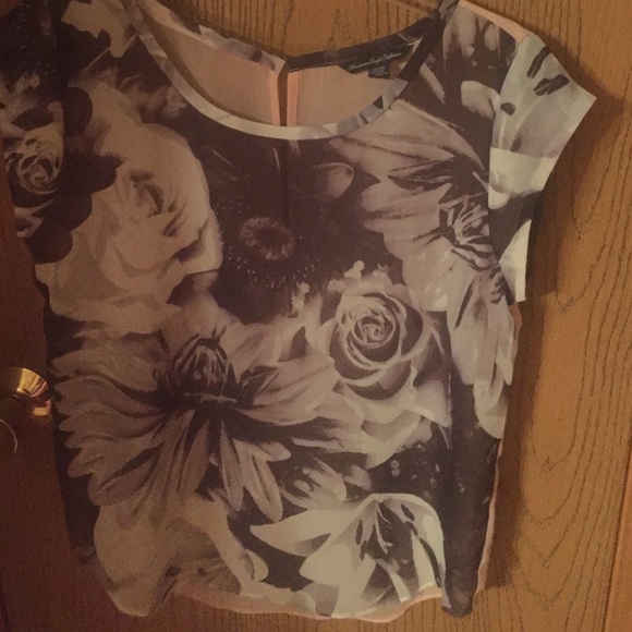 Sheer floral pattern short sleeve shirt