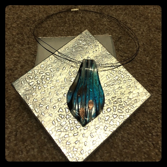 Blk wired necklace with glass pendant - Picture 1 of 4
