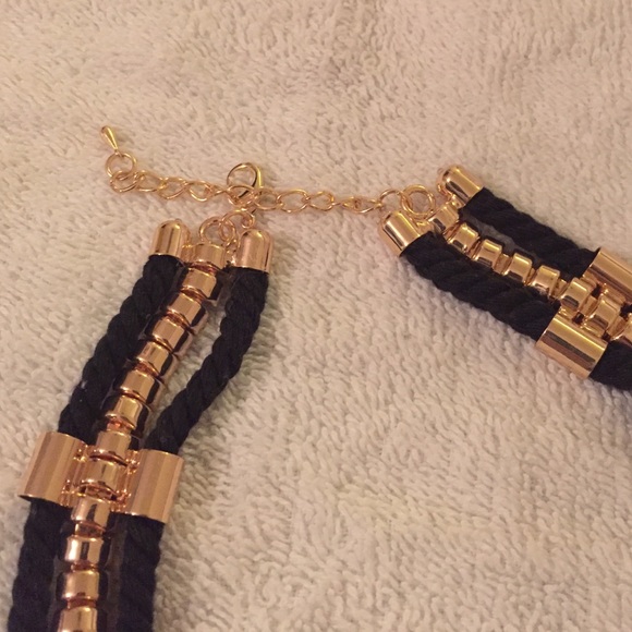 Black woven statement gold necklace - Picture 4 of 4
