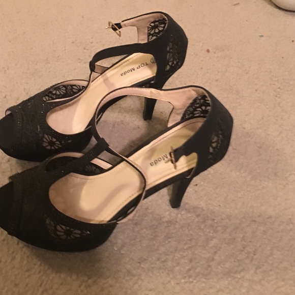 MAKE ME AN OFFER - Peep toe pumps