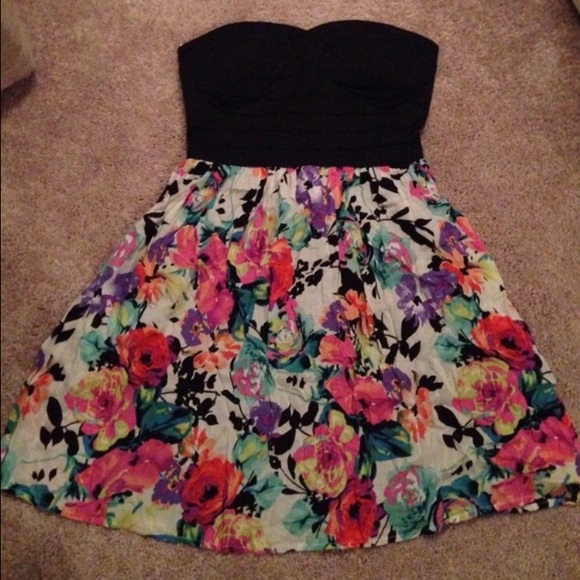 Floral dress - Picture 1 of 4