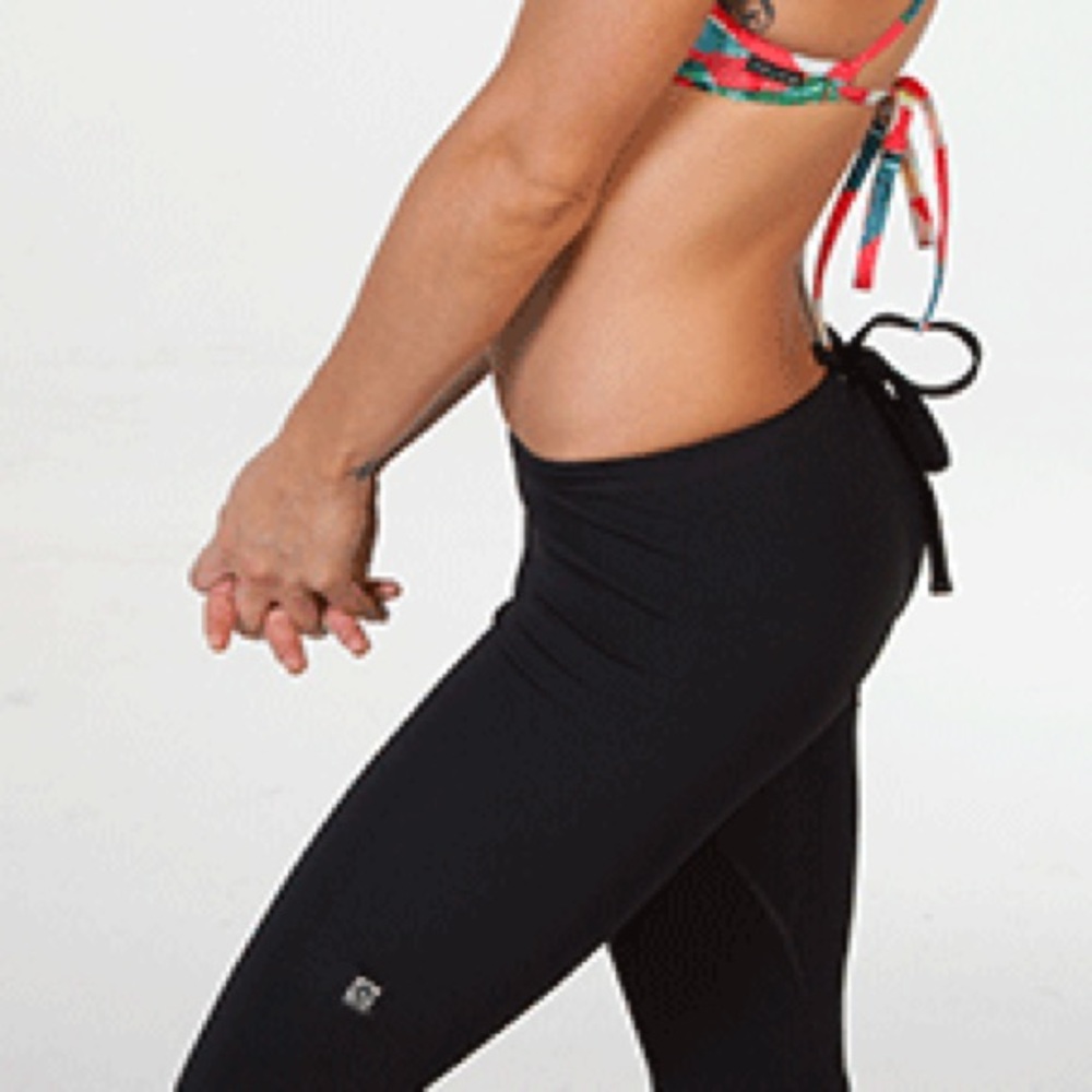⚡️ISO⚡️ Jolyn Capri or legging old style