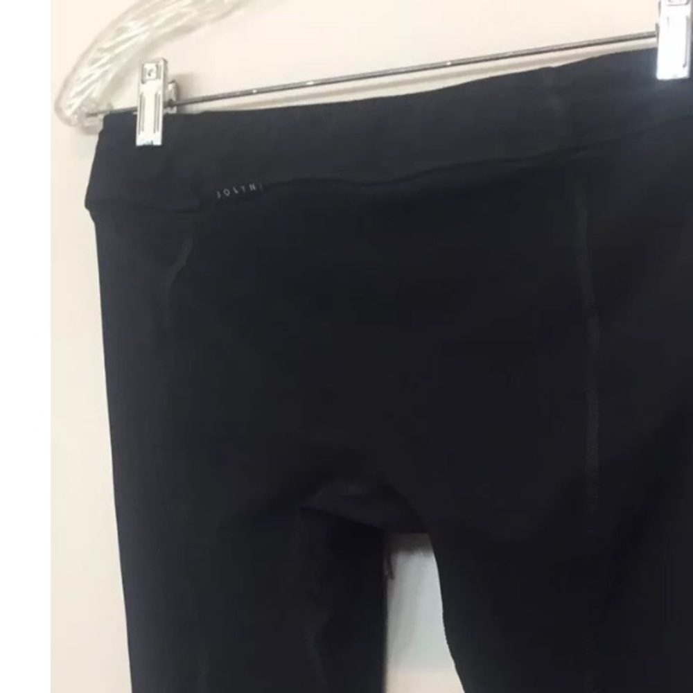 ⚡️ISO⚡️ Jolyn Capri or legging old style - Picture 4 of 5
