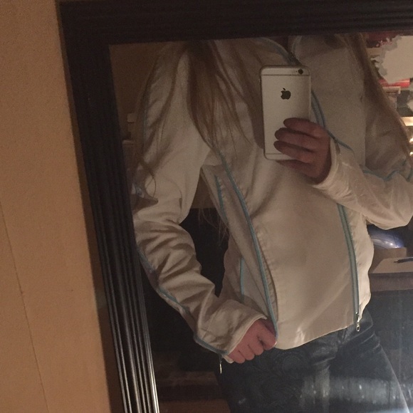 Nike white jacket ❤️ - Picture 2 of 3