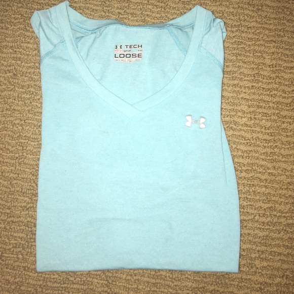 UNDER ARMOUR LIGHT WEIGHT WORK OUT SHIRT