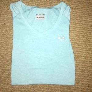 UNDER ARMOUR LIGHT WEIGHT WORK OUT SHIRT