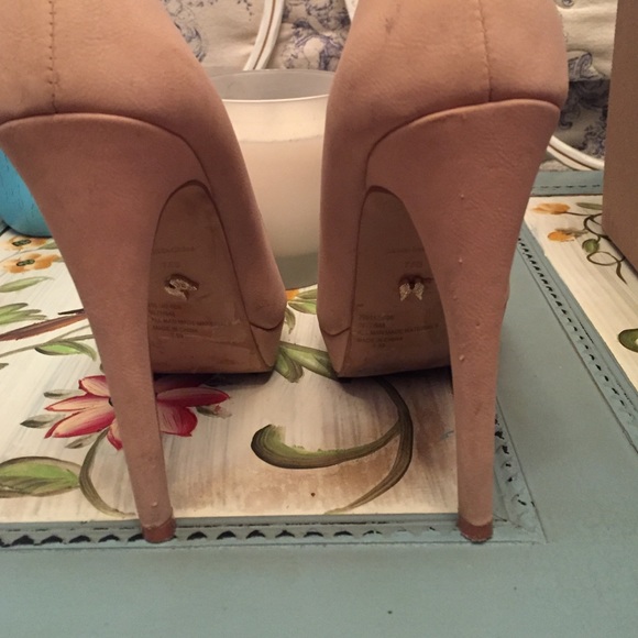 Victoria's Secret Nude Pump - Picture 2 of 4