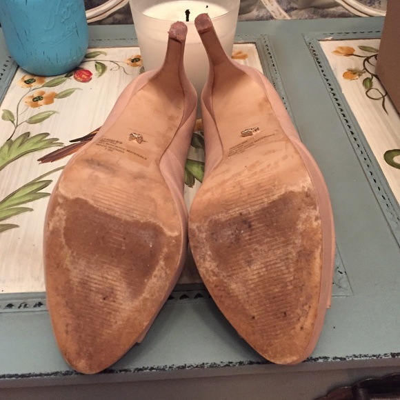 Victoria's Secret Nude Pump - Picture 3 of 4