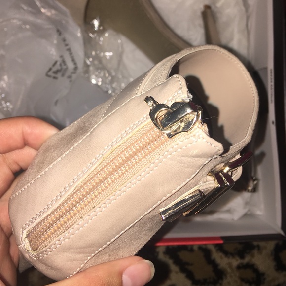 Guess Heels - Picture 3 of 3