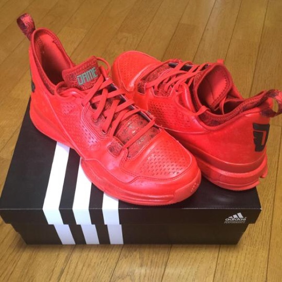 damian lillard rose shoes