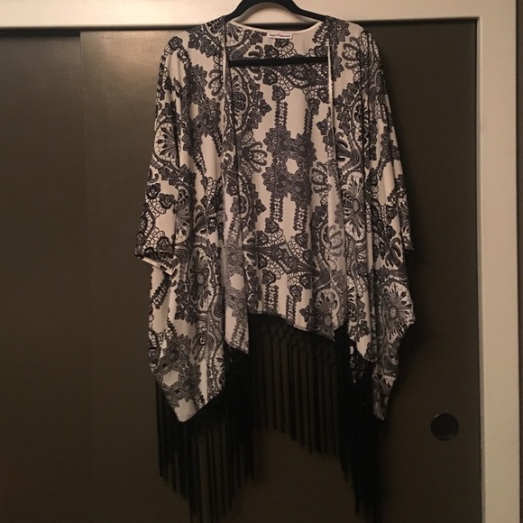 Cardigan Black and White Designed