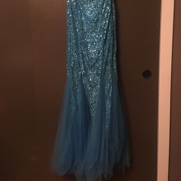 PROM DRESS - Picture 2 of 3