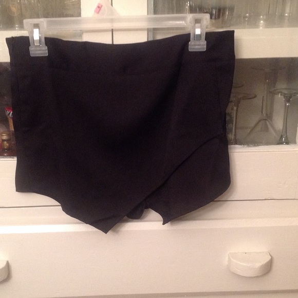 Skort - Picture 2 of 3