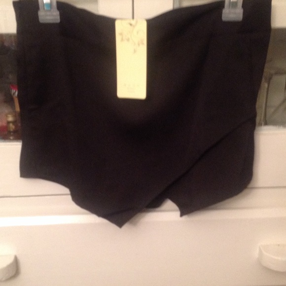 Skort - Picture 3 of 3