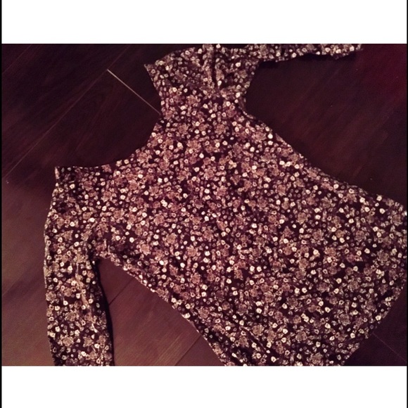 SUPER cute garage shirt. 2nd picture is the back🌸