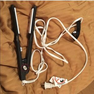 T3 Mane Tamer Straightener