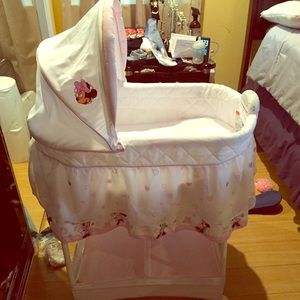 Minnie Mouse bassinet use 1 month like new