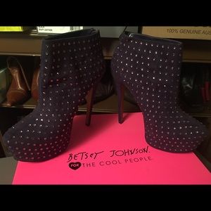 Betsey Johnson Purple Platform Booties (NEW)