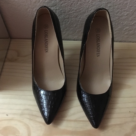 Black pumps - Picture 3 of 4