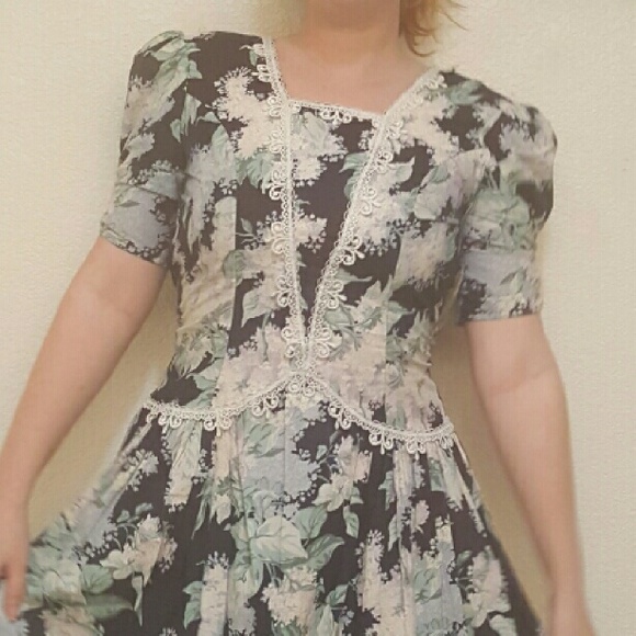 1980's Vintage "Jessica McClintok" Dress - Picture 4 of 4