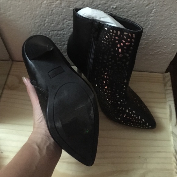 Black w gold booties - Picture 2 of 4