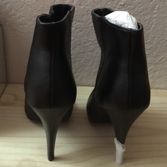 Black w gold booties - Picture 3 of 4