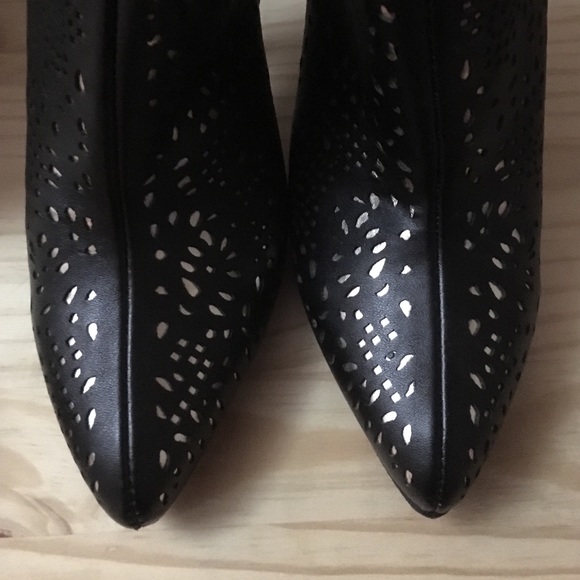 Black w gold booties - Picture 4 of 4