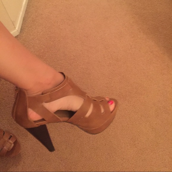 Guess brown sandals