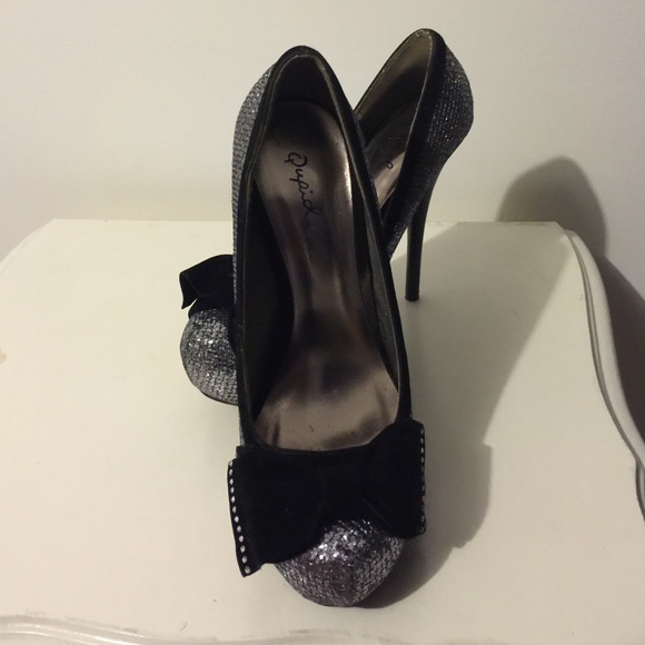 Quips brand..size 8..pewter glitter shoes - Picture 4 of 5