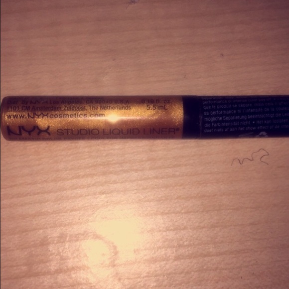 Nyx conceal corrector & golden metallic eyeliner - Picture 2 of 3