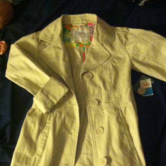 Adorable Justice sz 6/7 beige trench coat