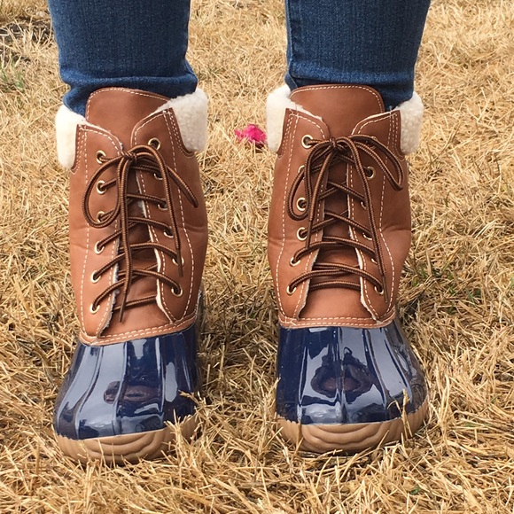 Size 9 Left! Navy Duck Boots - Picture 2 of 4