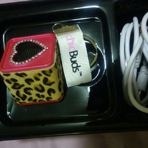 Pink cheetah print keychain speaker