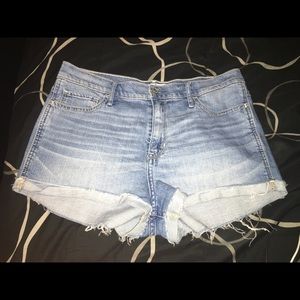 Highwasted Hollister shorts