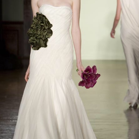Vera Wang wedding gown ivory Sz 4